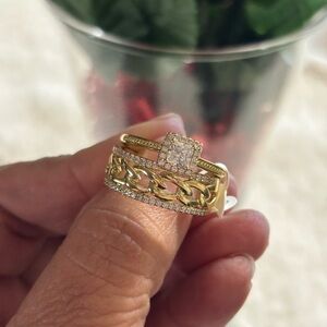 Elegant Laminated Gold Chain Bridal Ring Set with Crystal Accents.